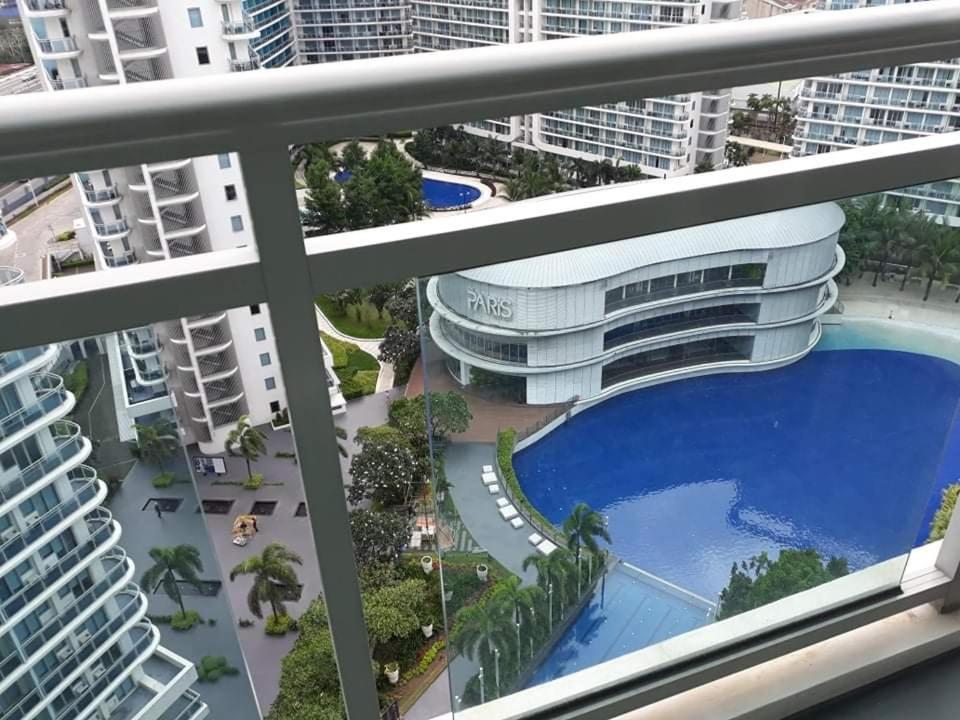 Azure South - Wave Pool - Heart Of The City Paranaque City Exterior photo